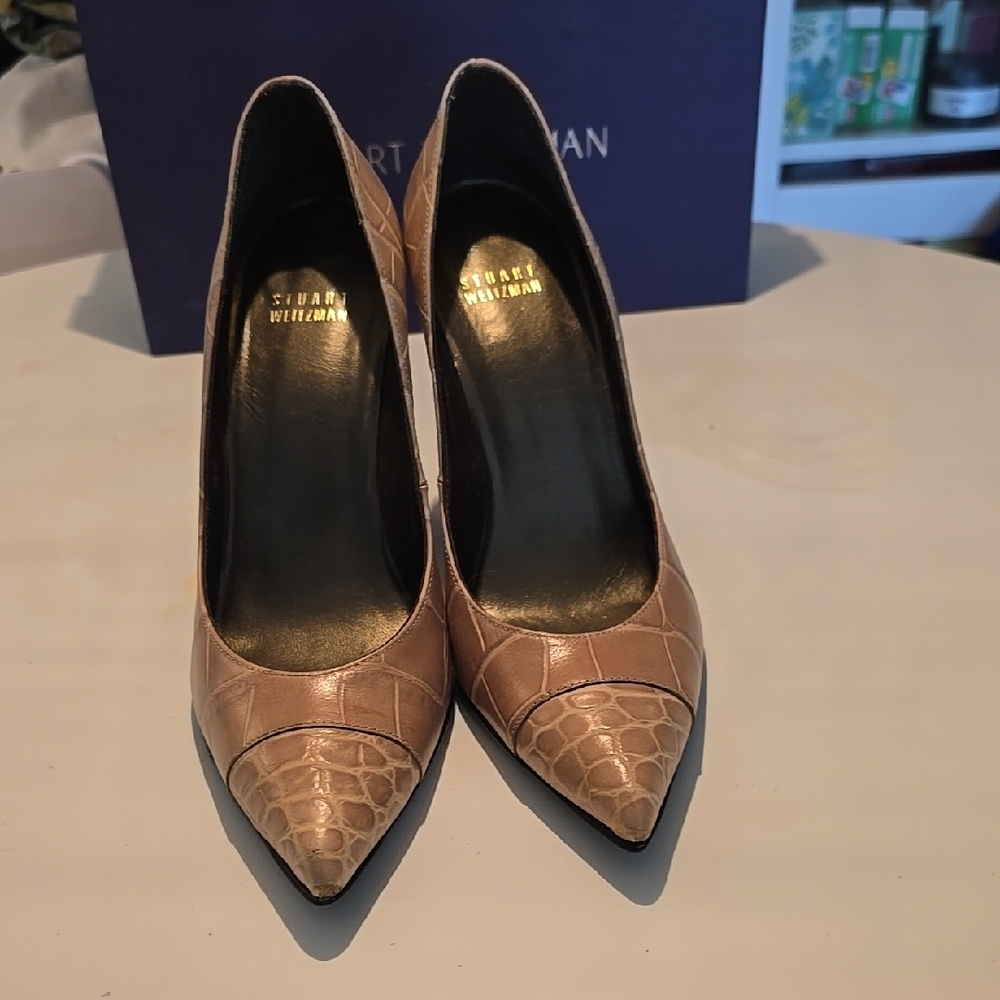 Stuart Weitzman Brown Croc-Embossed Pumps